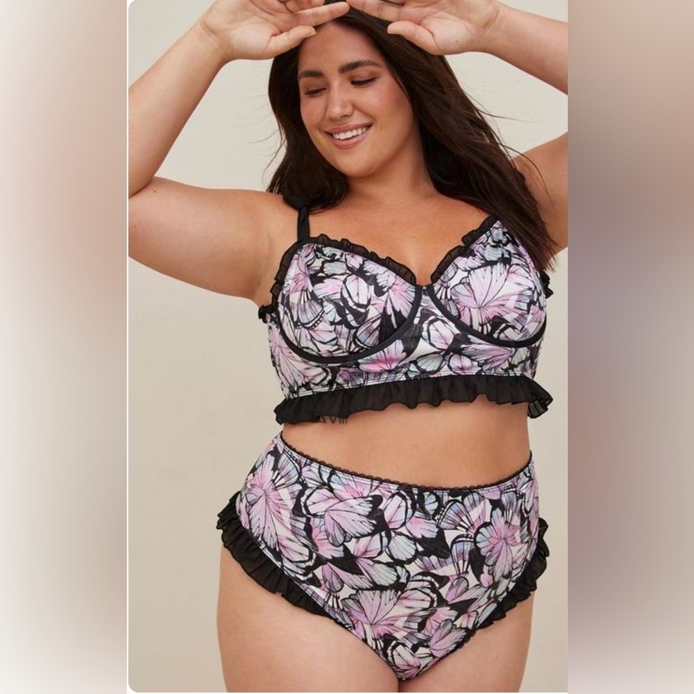 Torrid Satin Ruffle Underwire Bra and High-Rise Thong Panty set Size 2 / 18/20